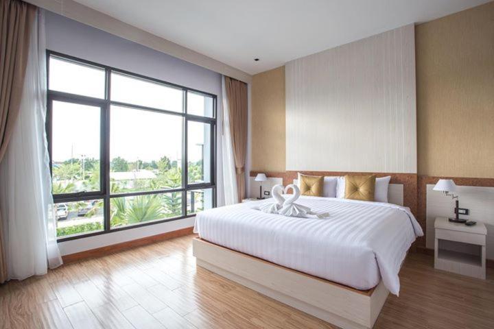 Eireann Boutique Hotel Prakhon Chai Eksteriør bilde
